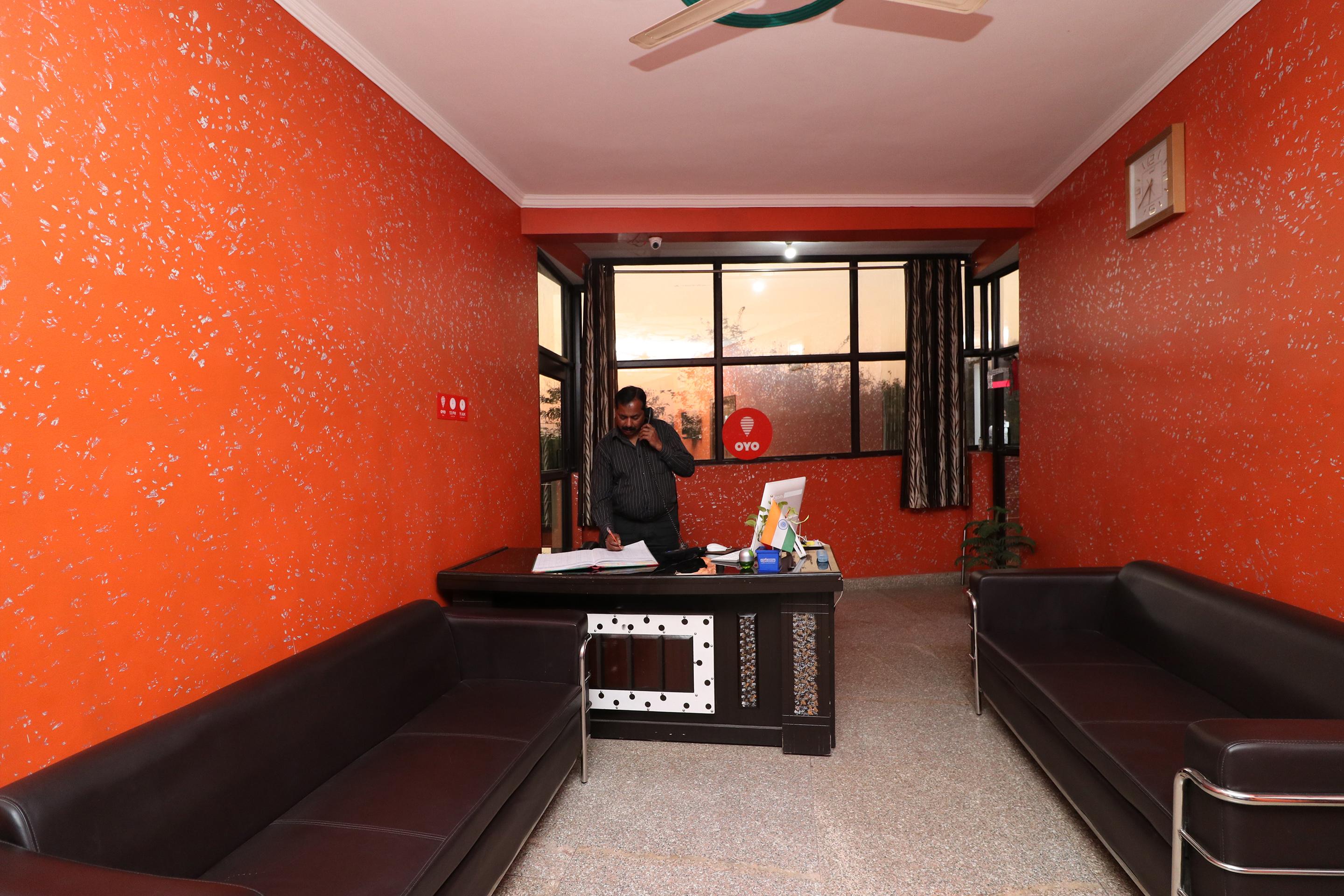 Oyo 13107 Westend Residency Hotel 3*