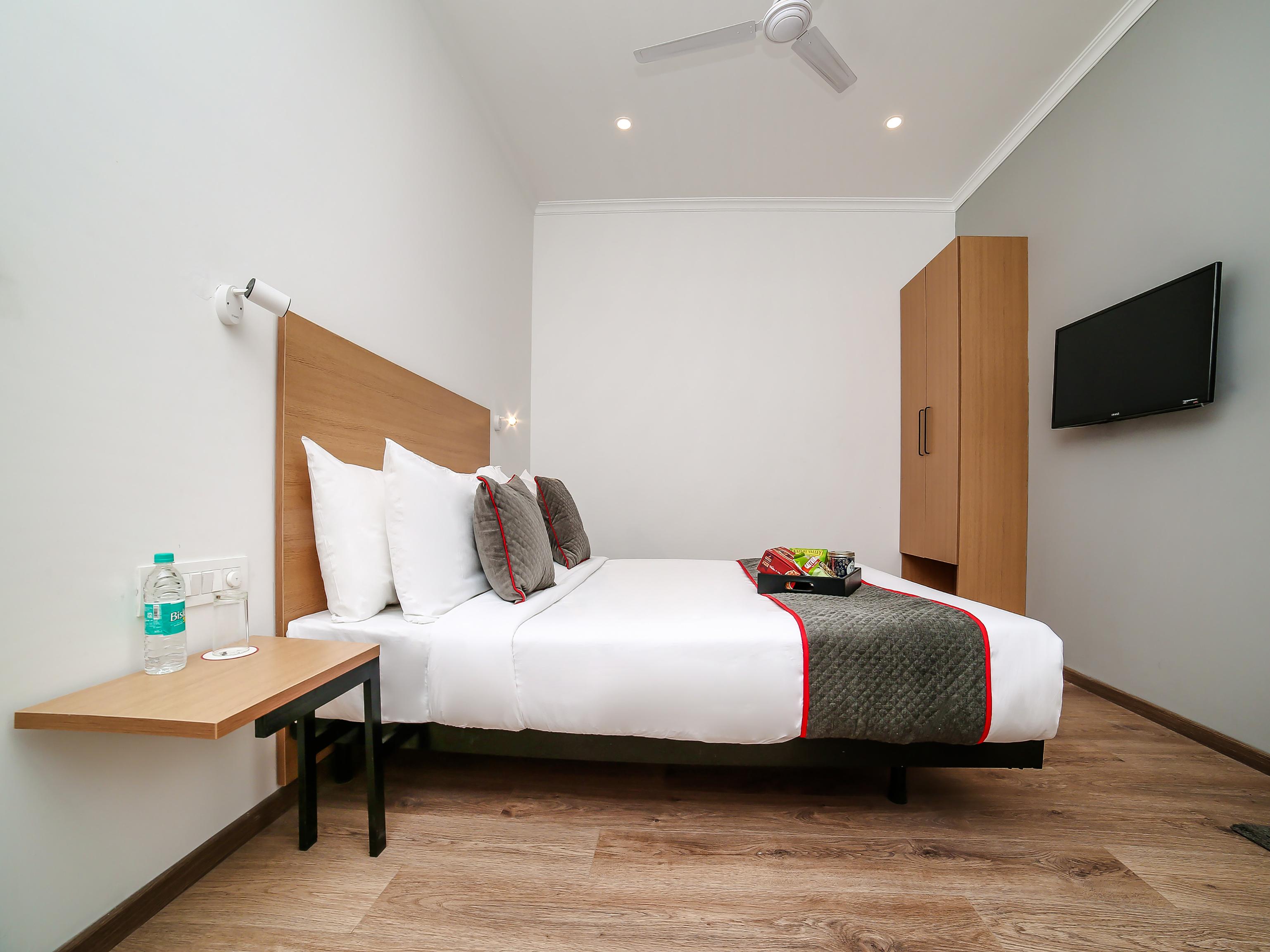 Hotel Townhouse Chattarpur Opp. Tivoli Garden Near Chhatarpur Metro Station 4*
