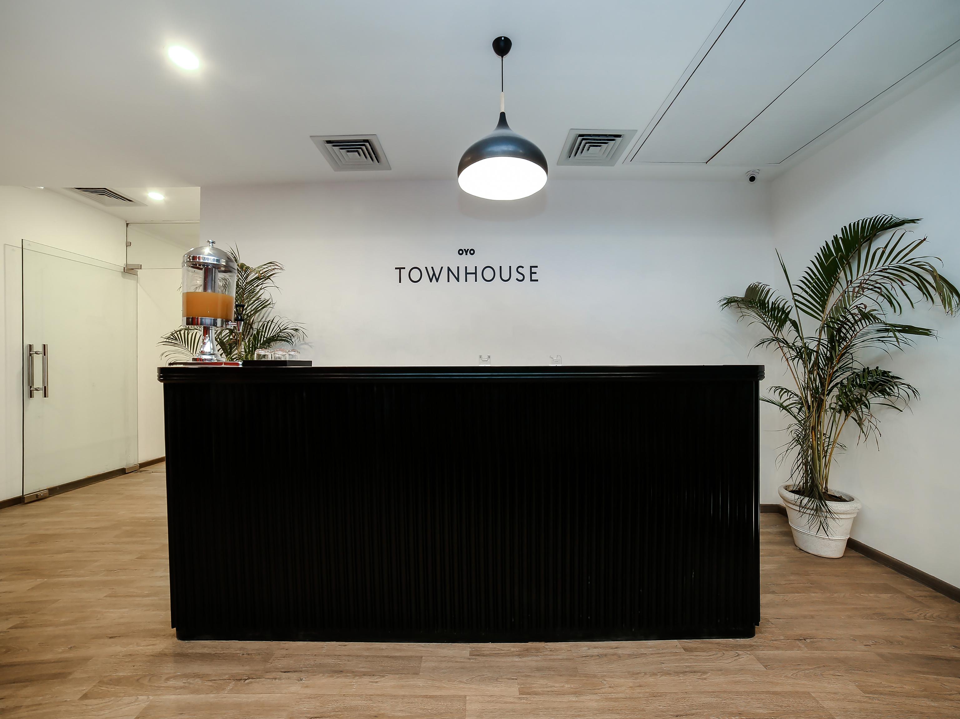 Hotel Townhouse Chattarpur Opp. Tivoli Garden Near Chhatarpur Metro Station 4*