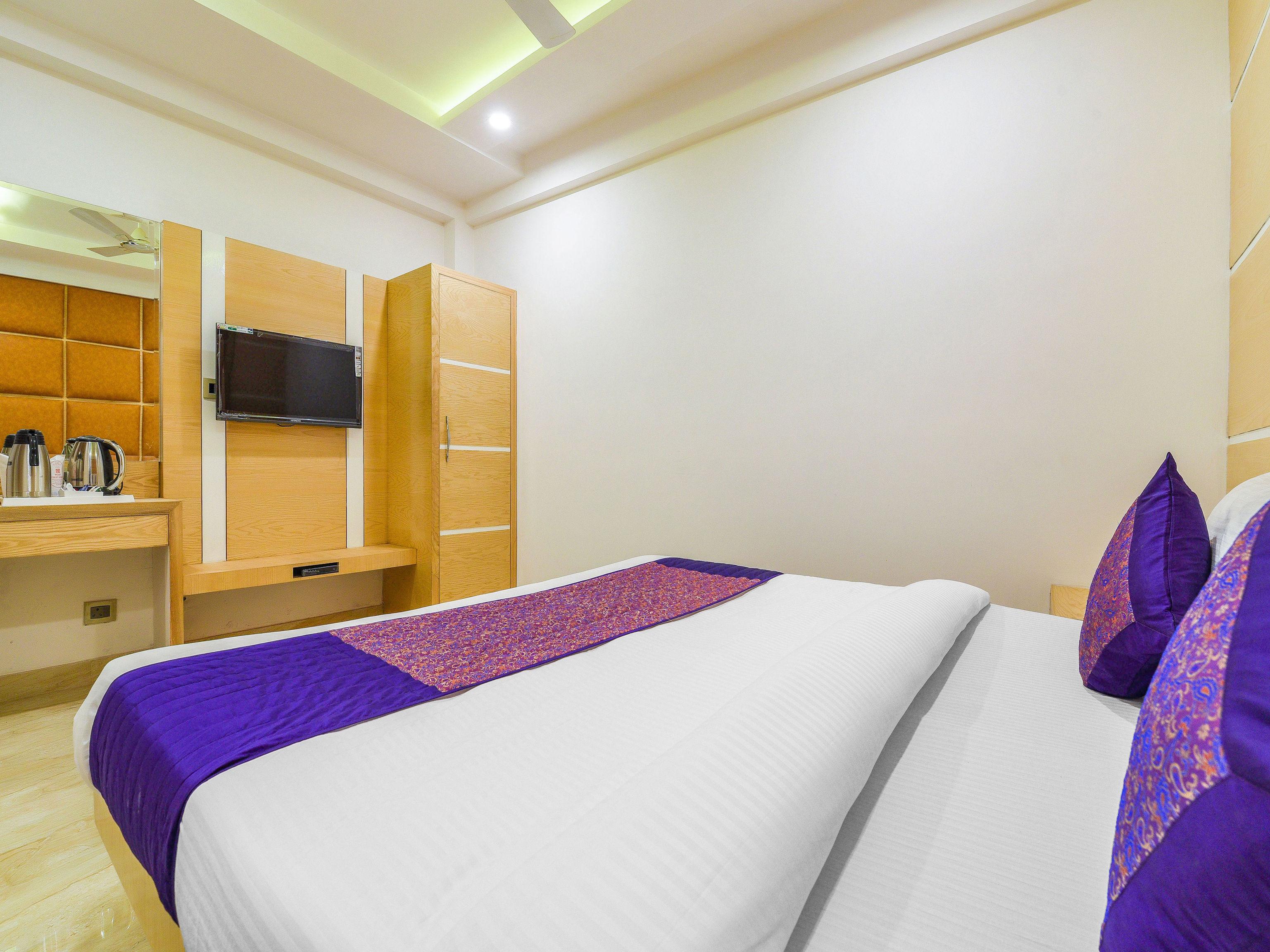 The Mohit - Railway Station - Paharganj Hotel