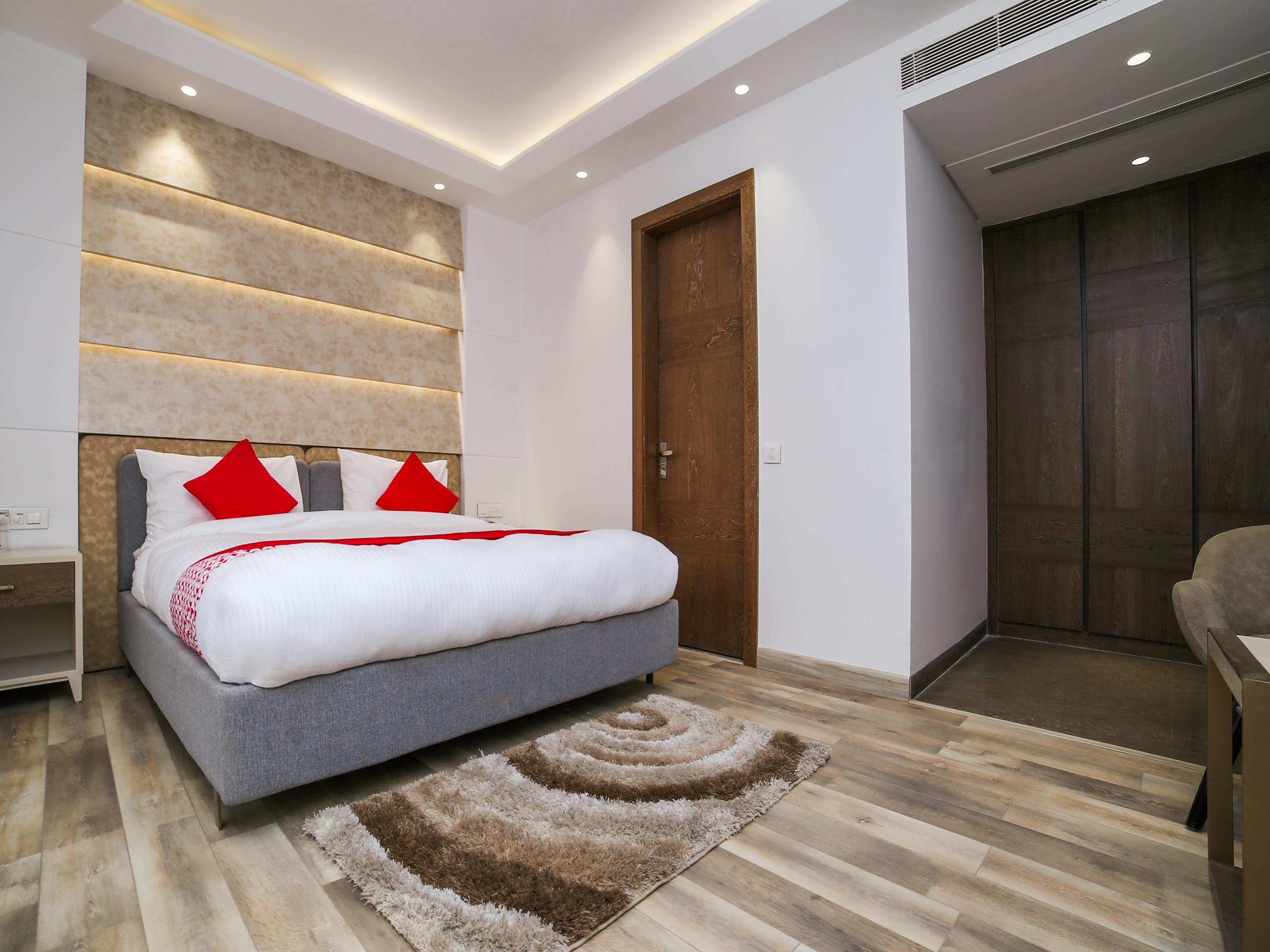 Hotel Townhouse Oak Dev Palace 4*