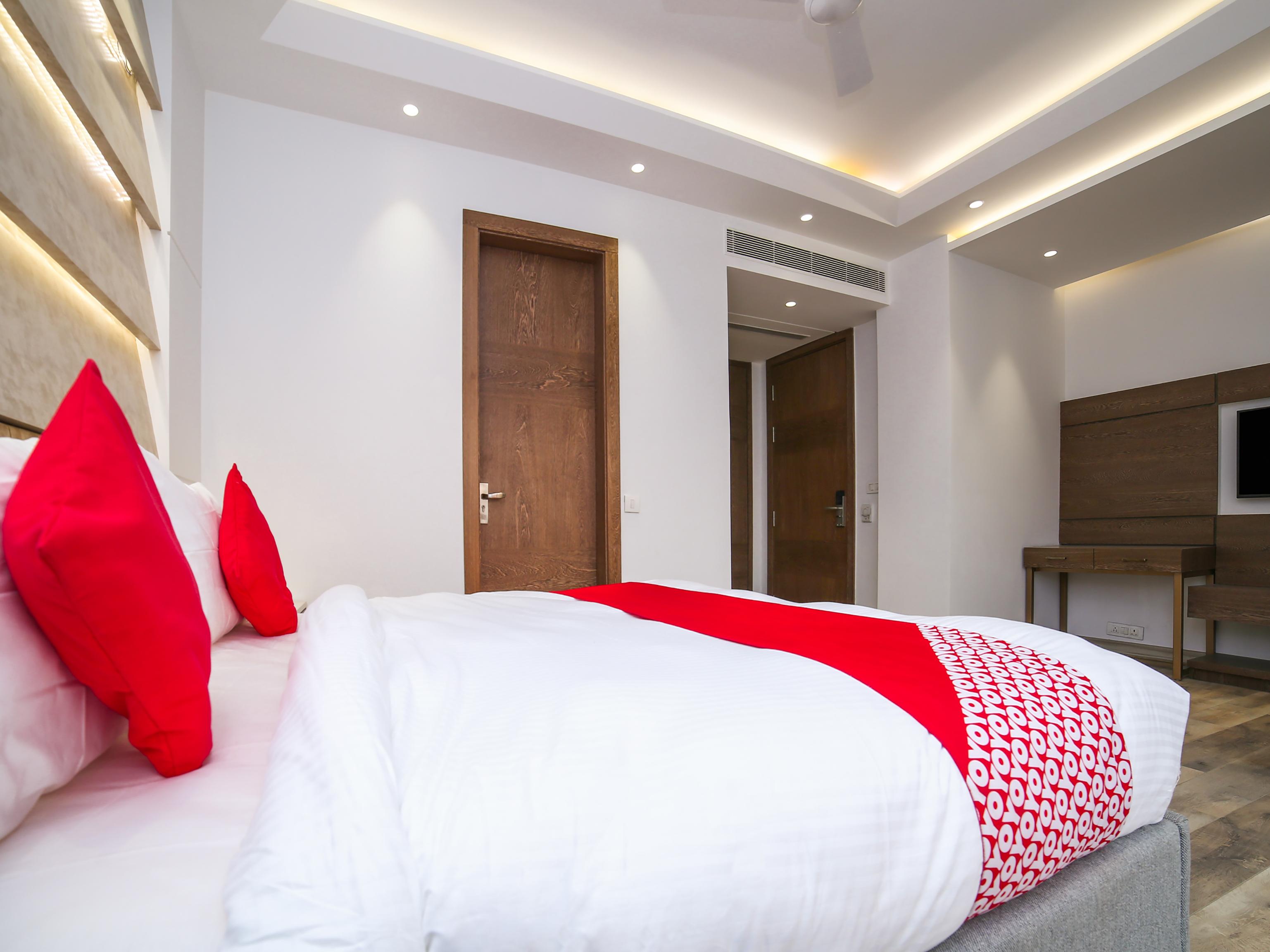 Townhouse Oak Dev Palace Hotel
