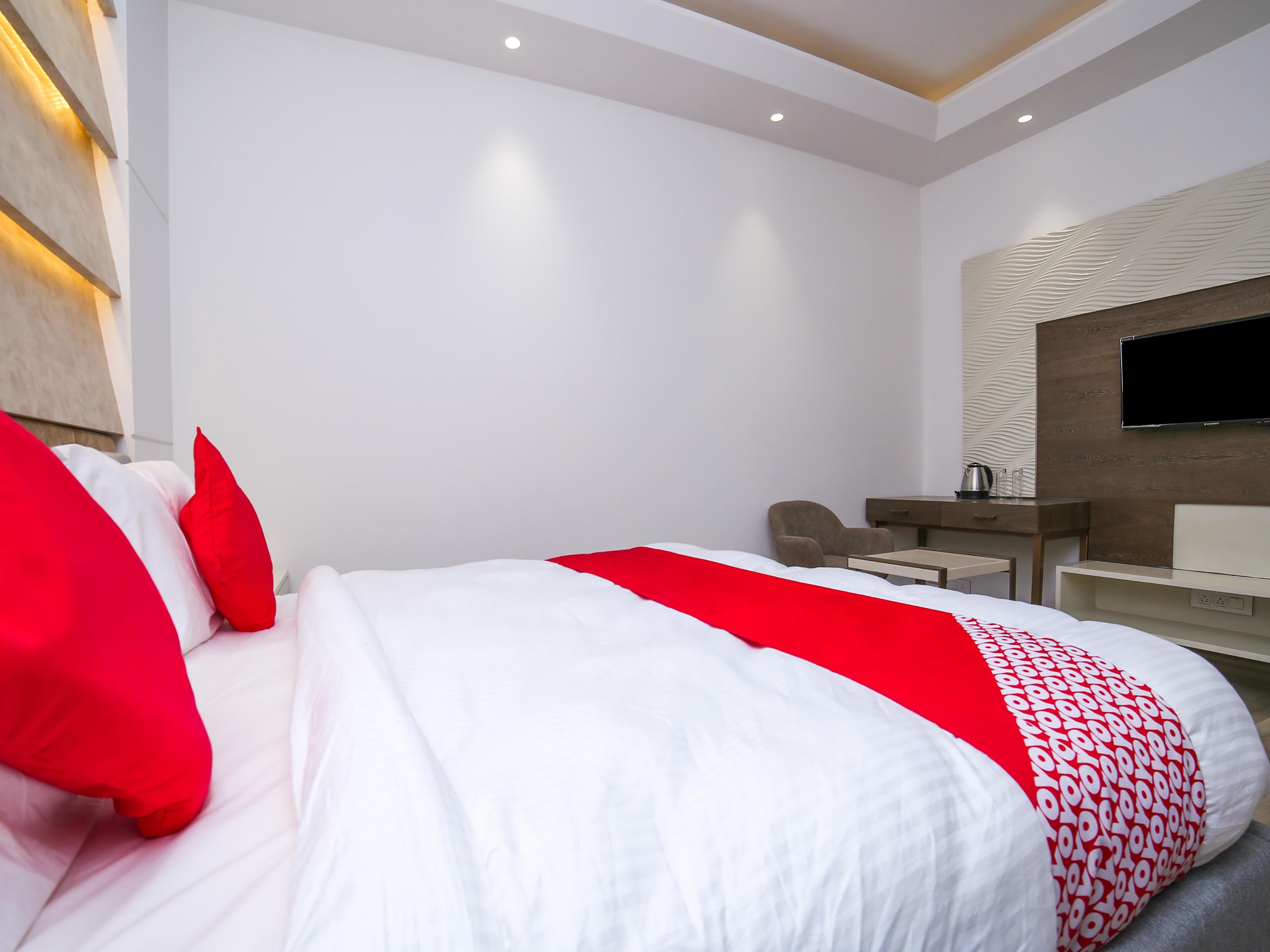 Townhouse Oak Dev Palace Hotel