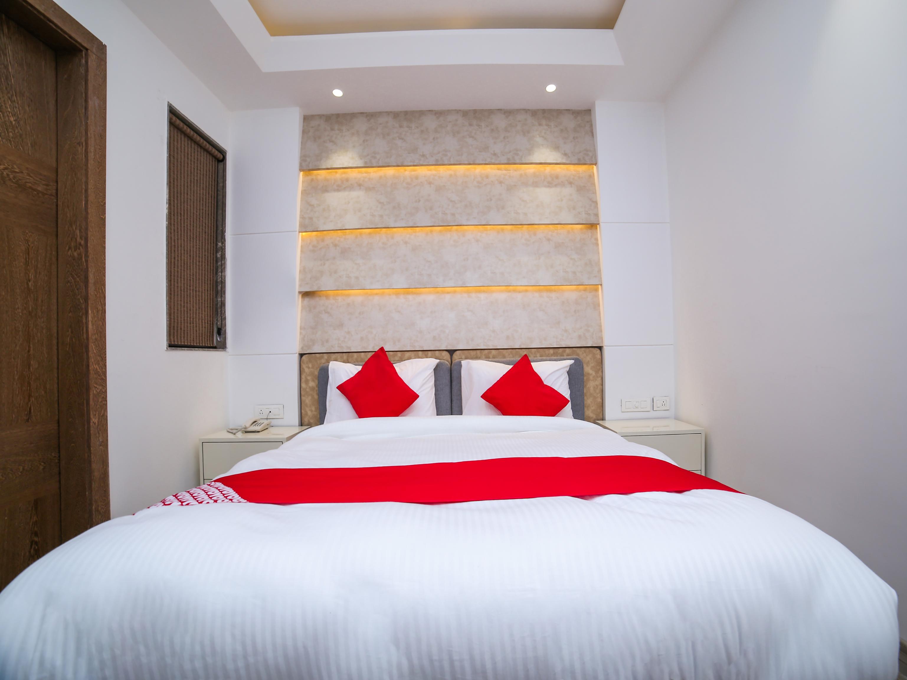 Townhouse Oak Dev Palace Hotel 4*