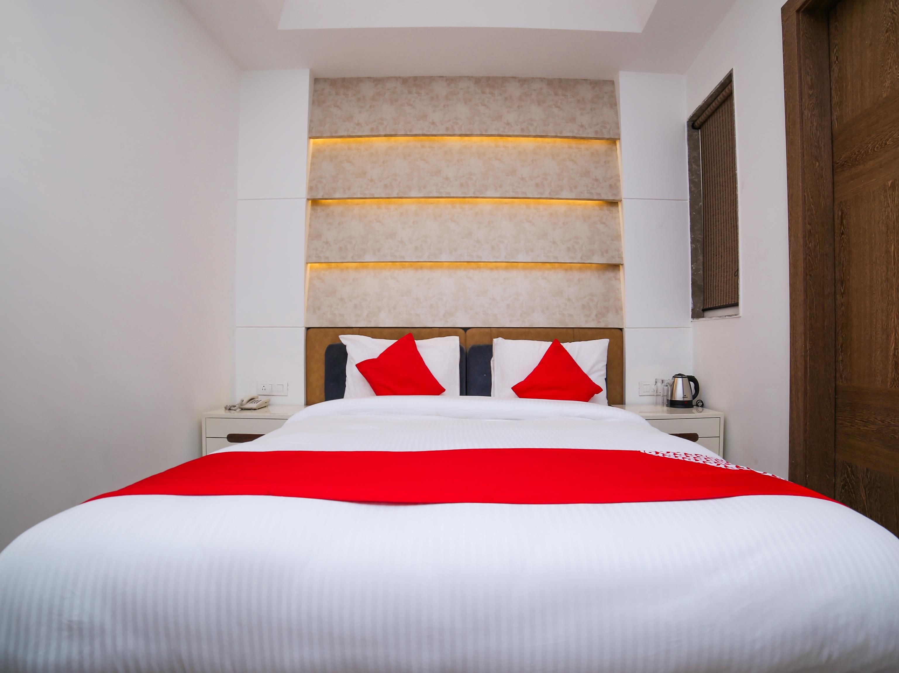 Hotel Townhouse Oak Dev Palace 4*