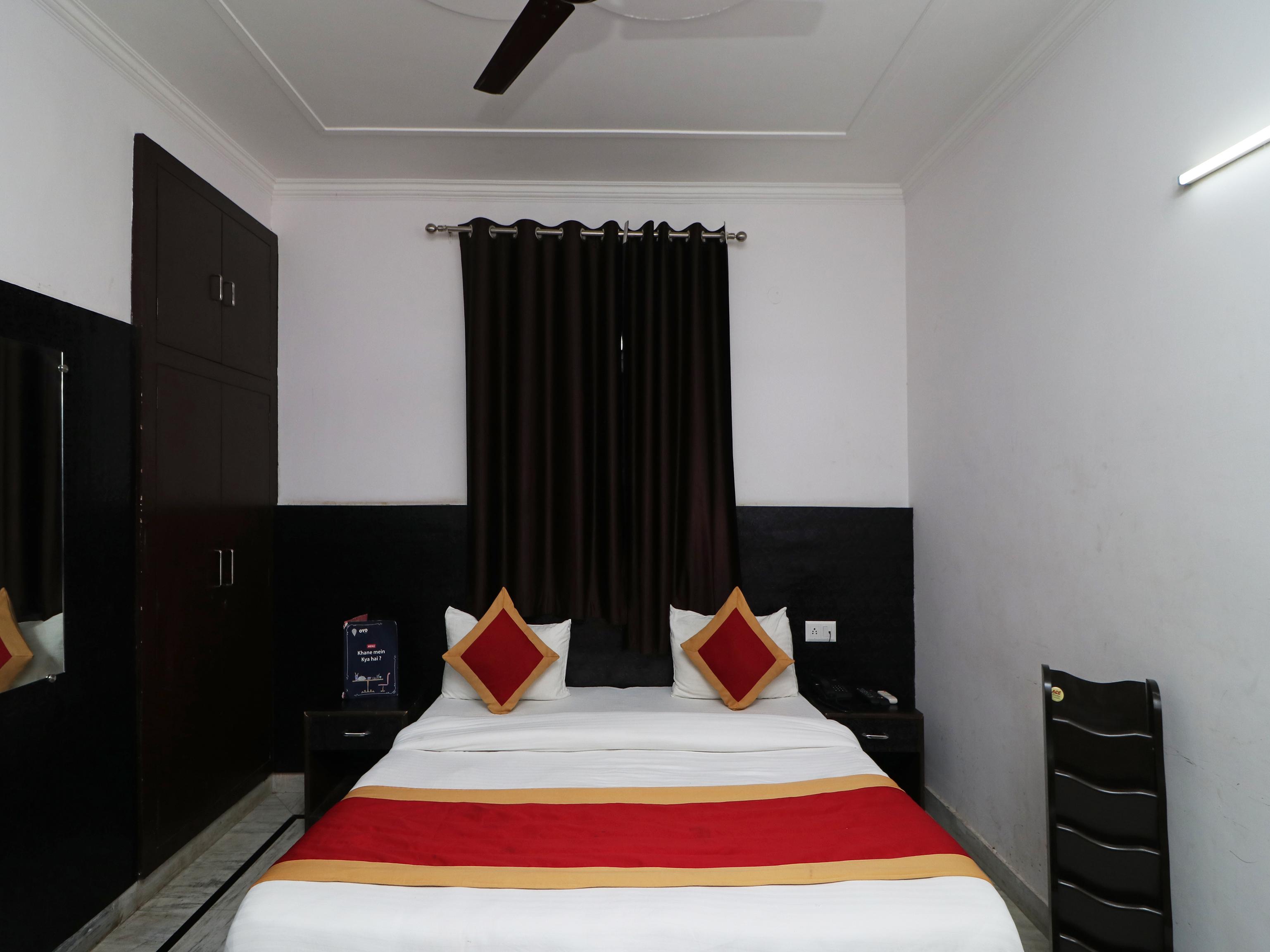 Oyo 11972 Nirvana Residency Hotel