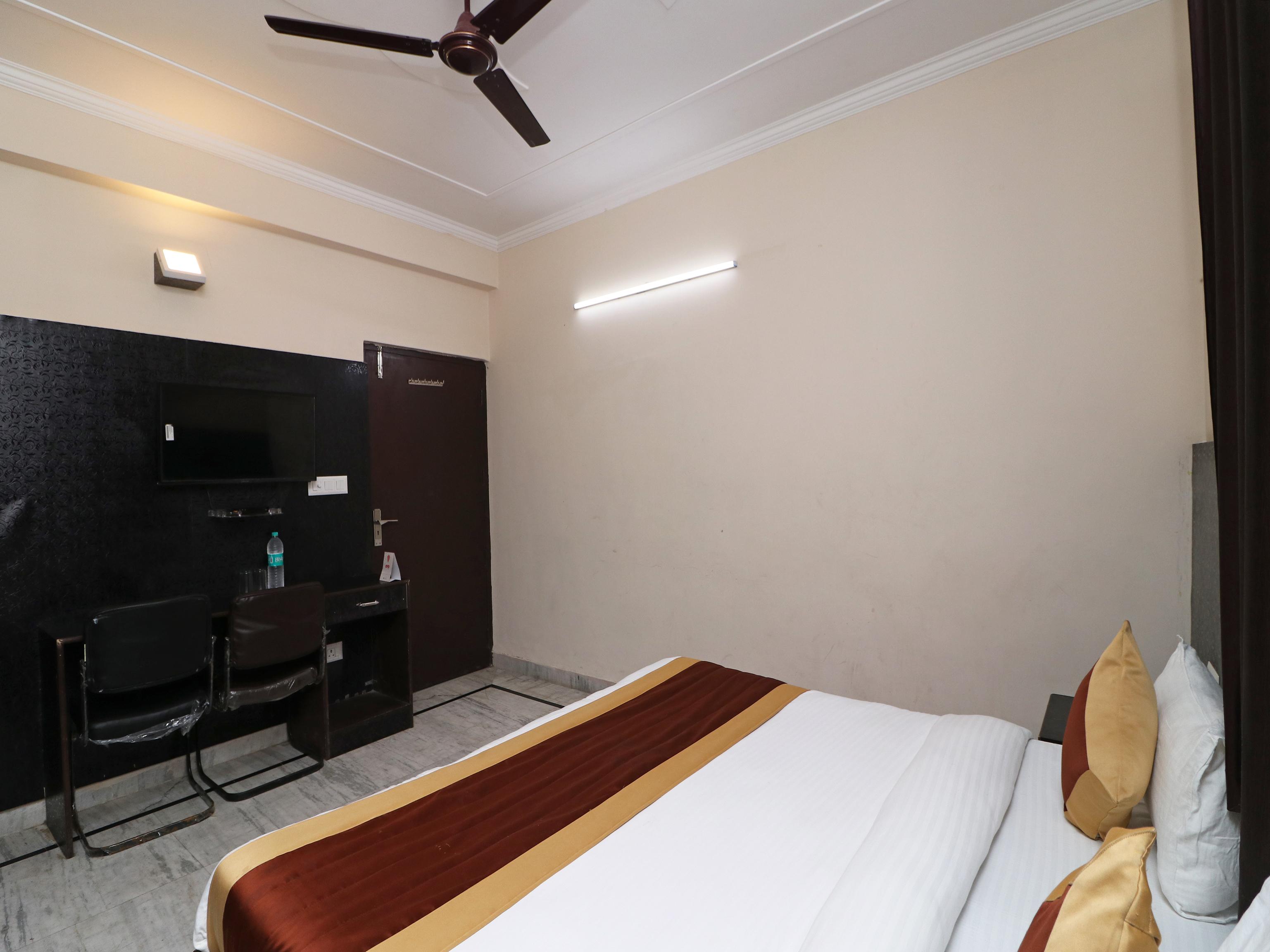 Oyo 11972 Nirvana Residency New Delhi