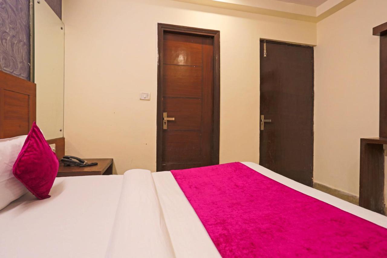 Hotel Repose Suites Near Railway Station 4*