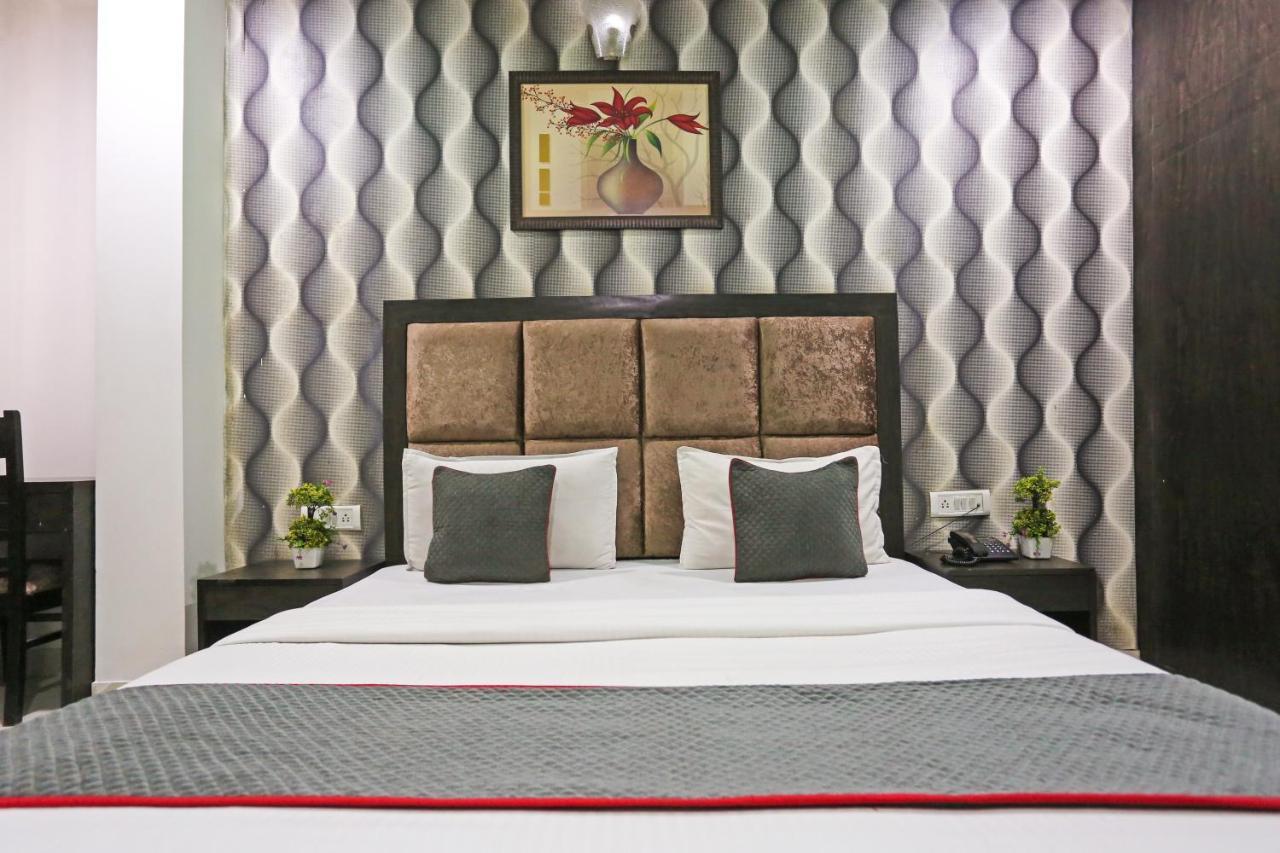 Grand Belwood Near Delhi Airport 3*