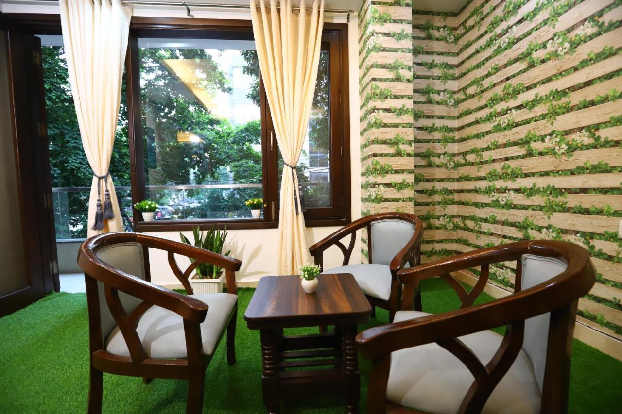 Hotel Nature View Park Metro Couple Friendly