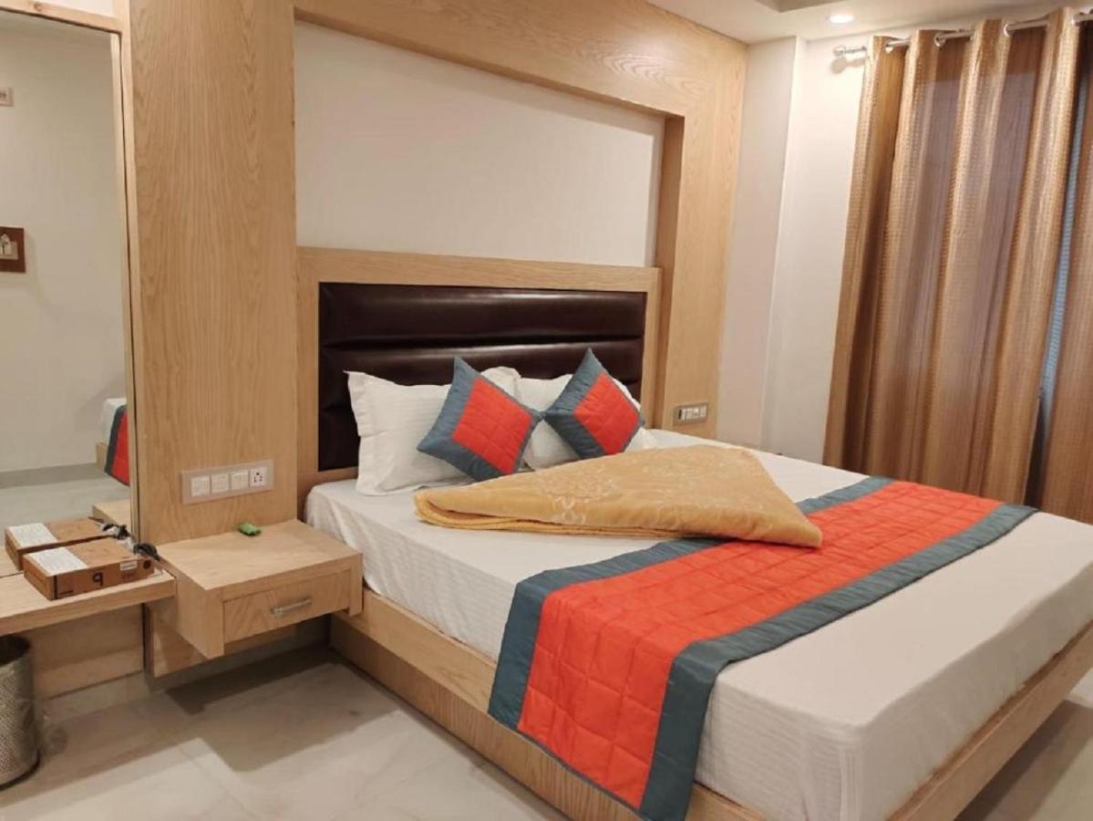 Hotel Gaurganga - 200 Meters From Railway Station 'the Newly Ambience Built' 3*