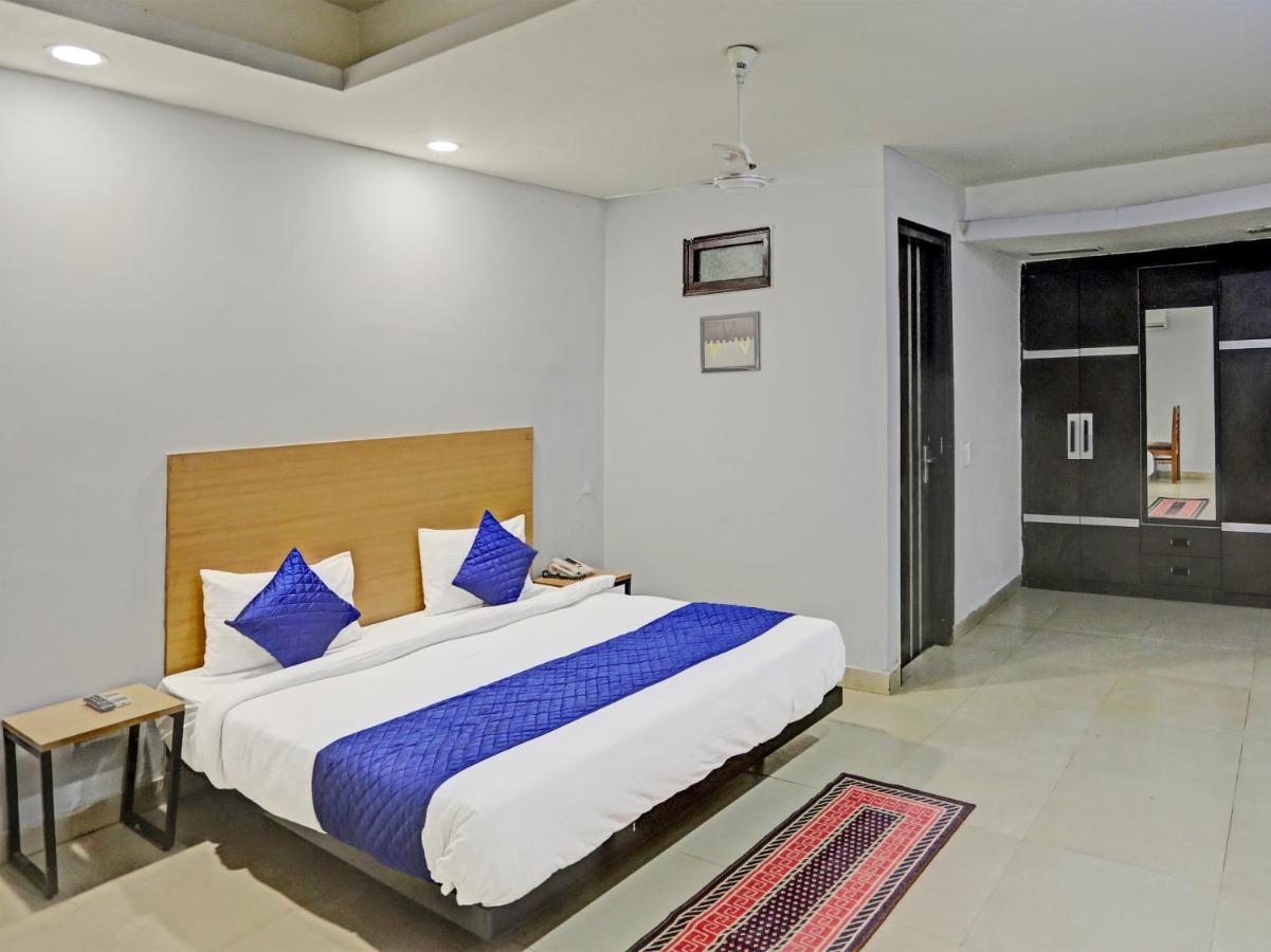 Red Coral By F9 Hotel New Delhi