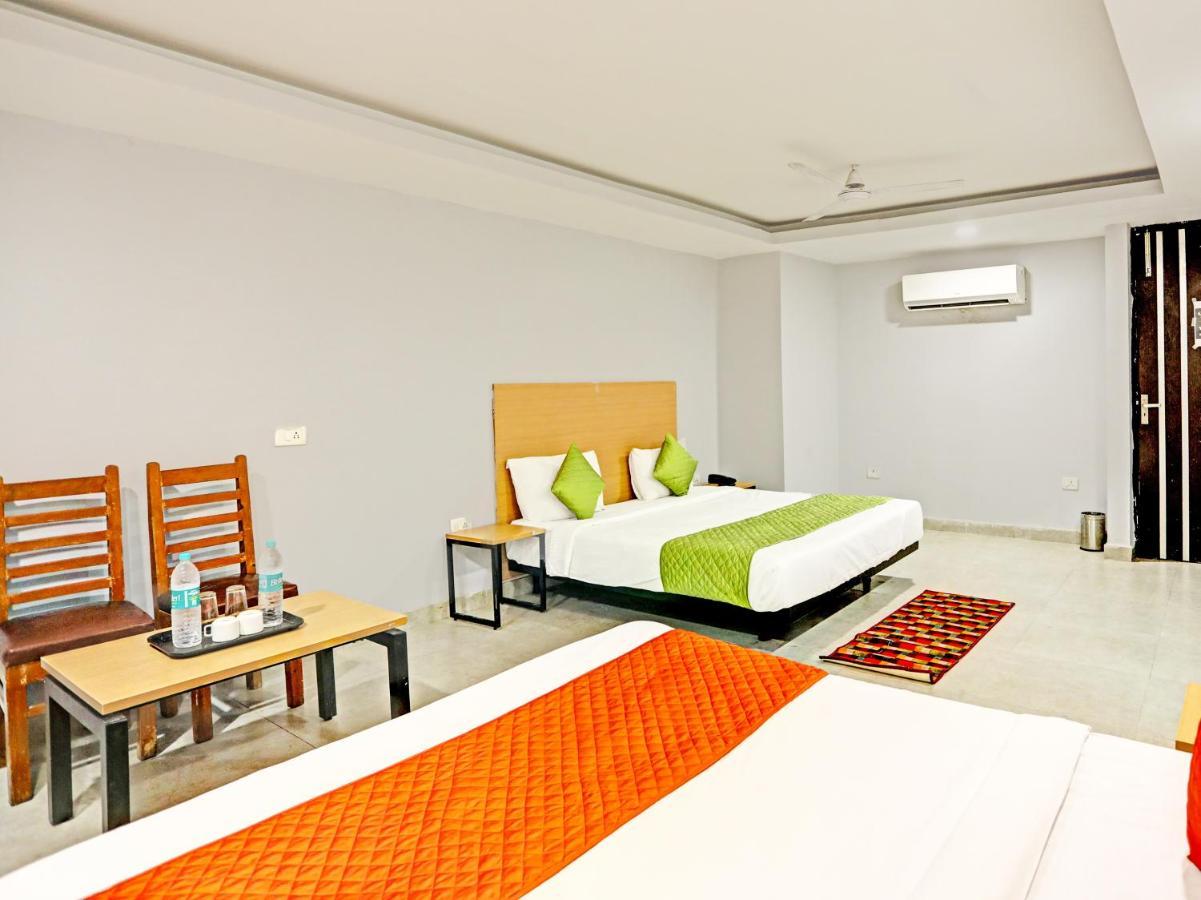Hotel Red Coral By F9 New Delhi