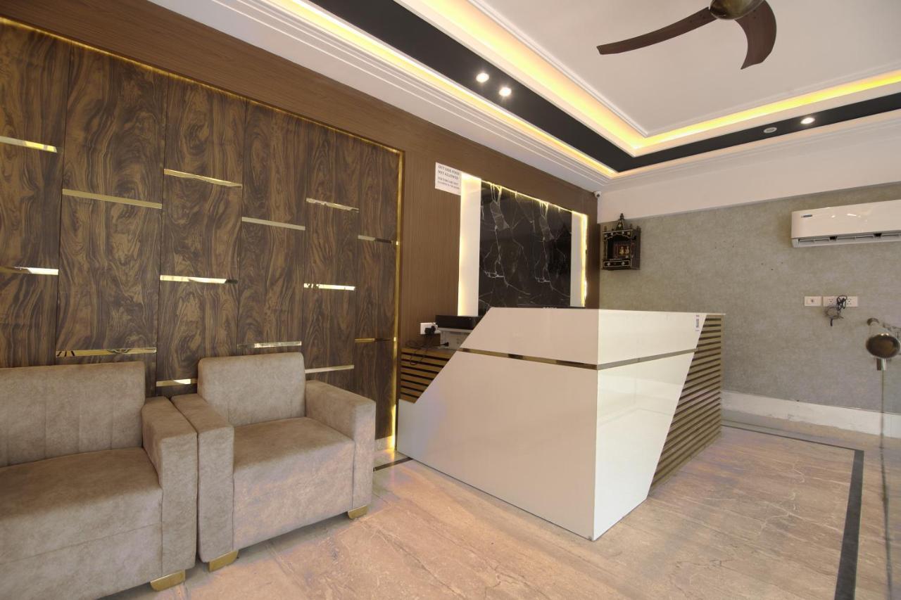 Del By F9 - Near Igi Airport 3*
