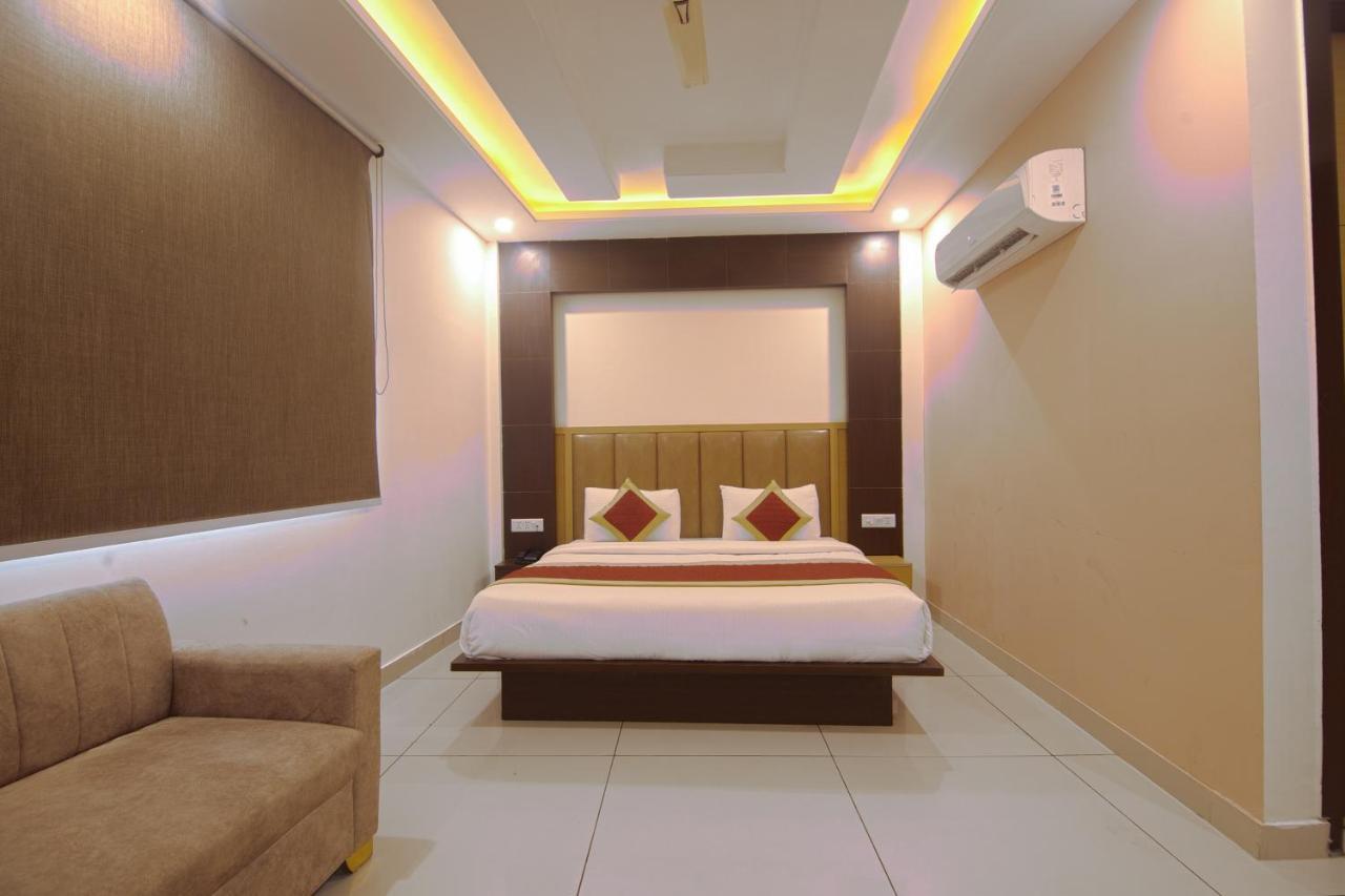 Del By F9 - Near Igi Airport Hotel 3*