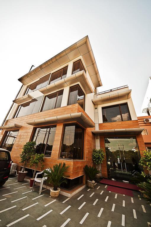 S.d Royal Guest house New Delhi