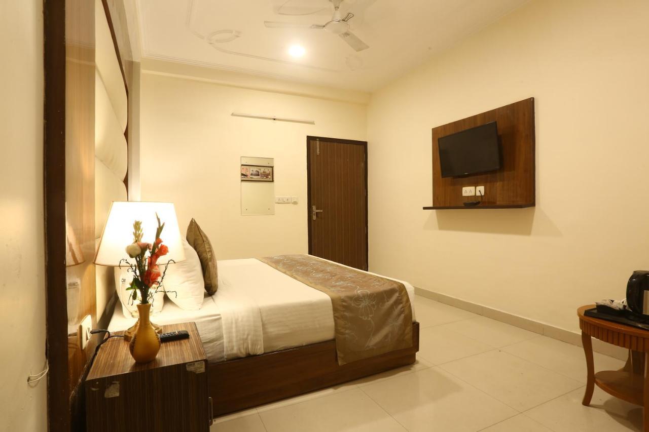 Hotel Earth