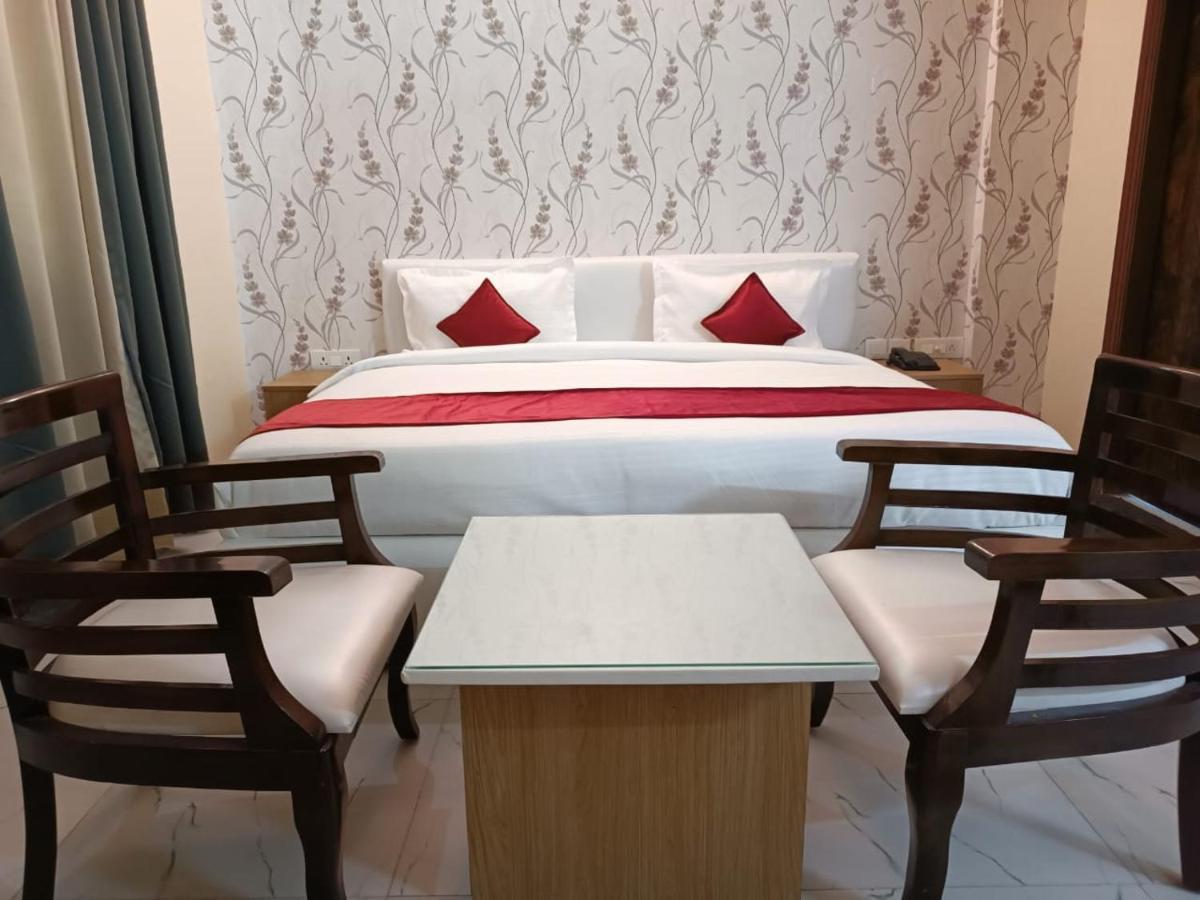 The Divine Residency 3*