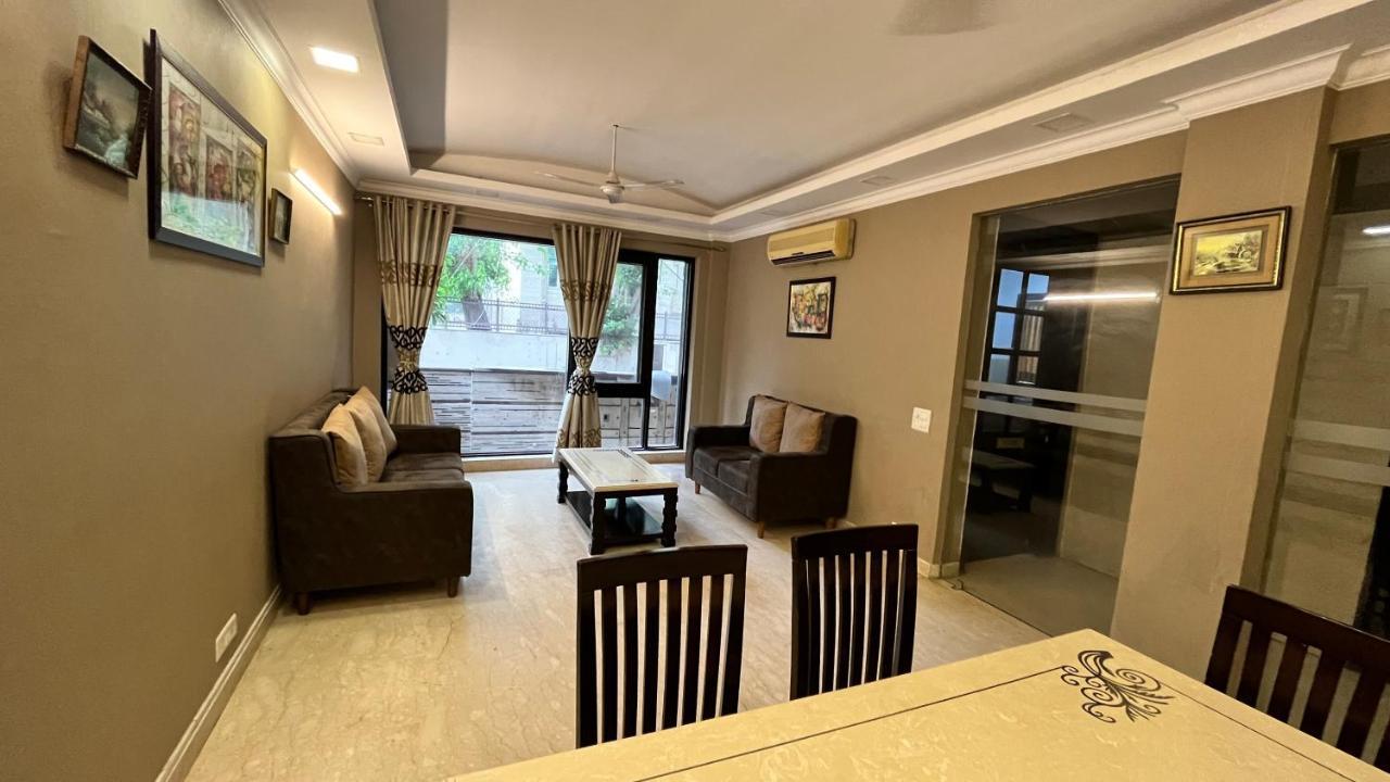 Hotel The Host Residency - Near Embassy Area,