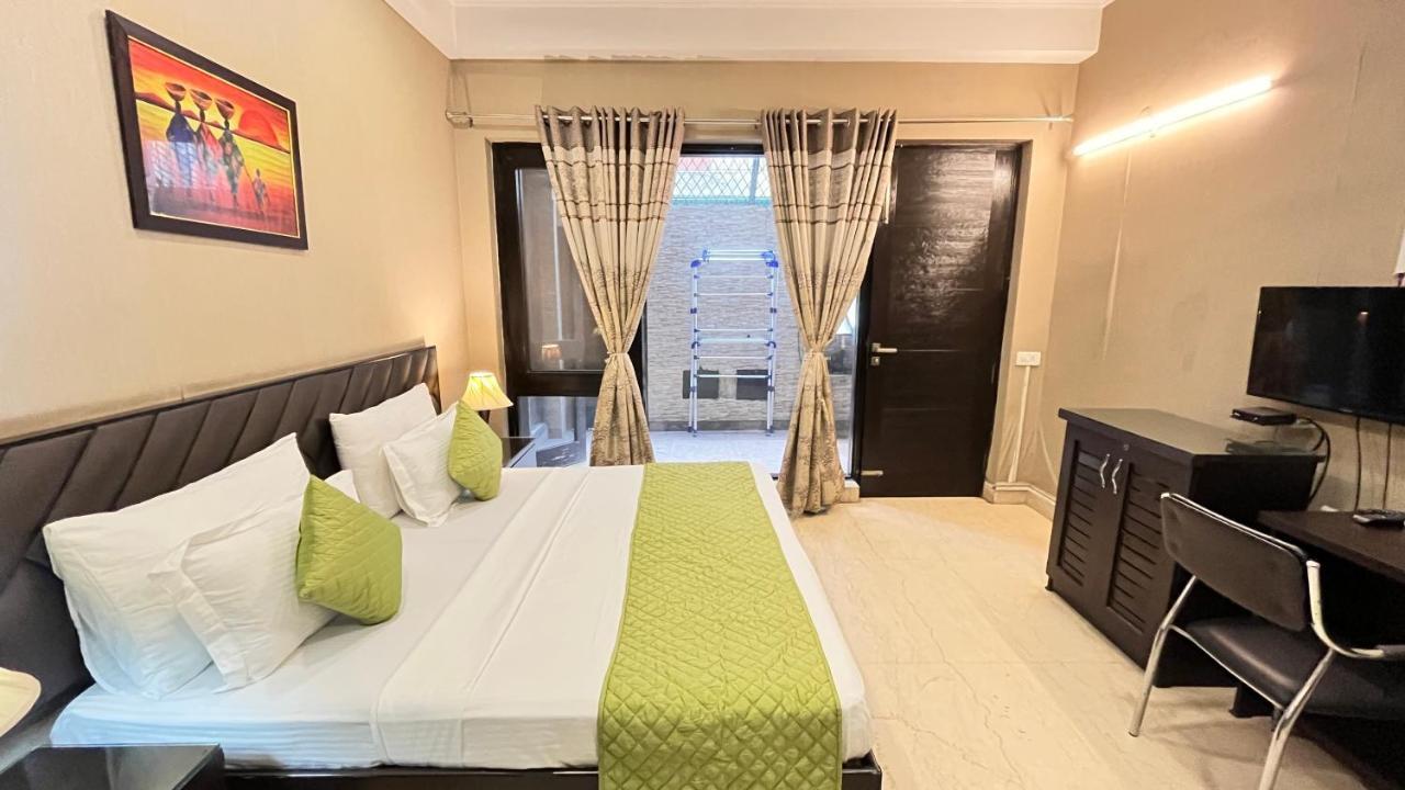Hotel The Host Residency - Near Embassy Area,