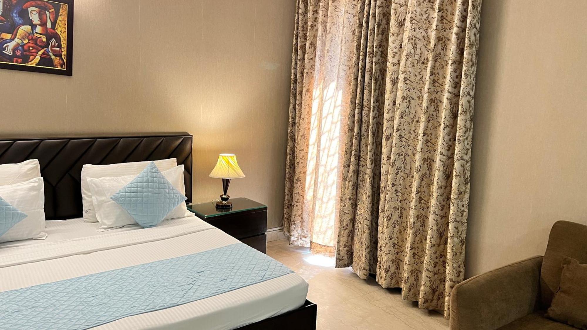 The Host Residency - Near Embassy Area, 3*