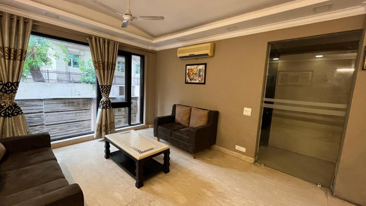 Hotel The Host Residency - Near Embassy Area,