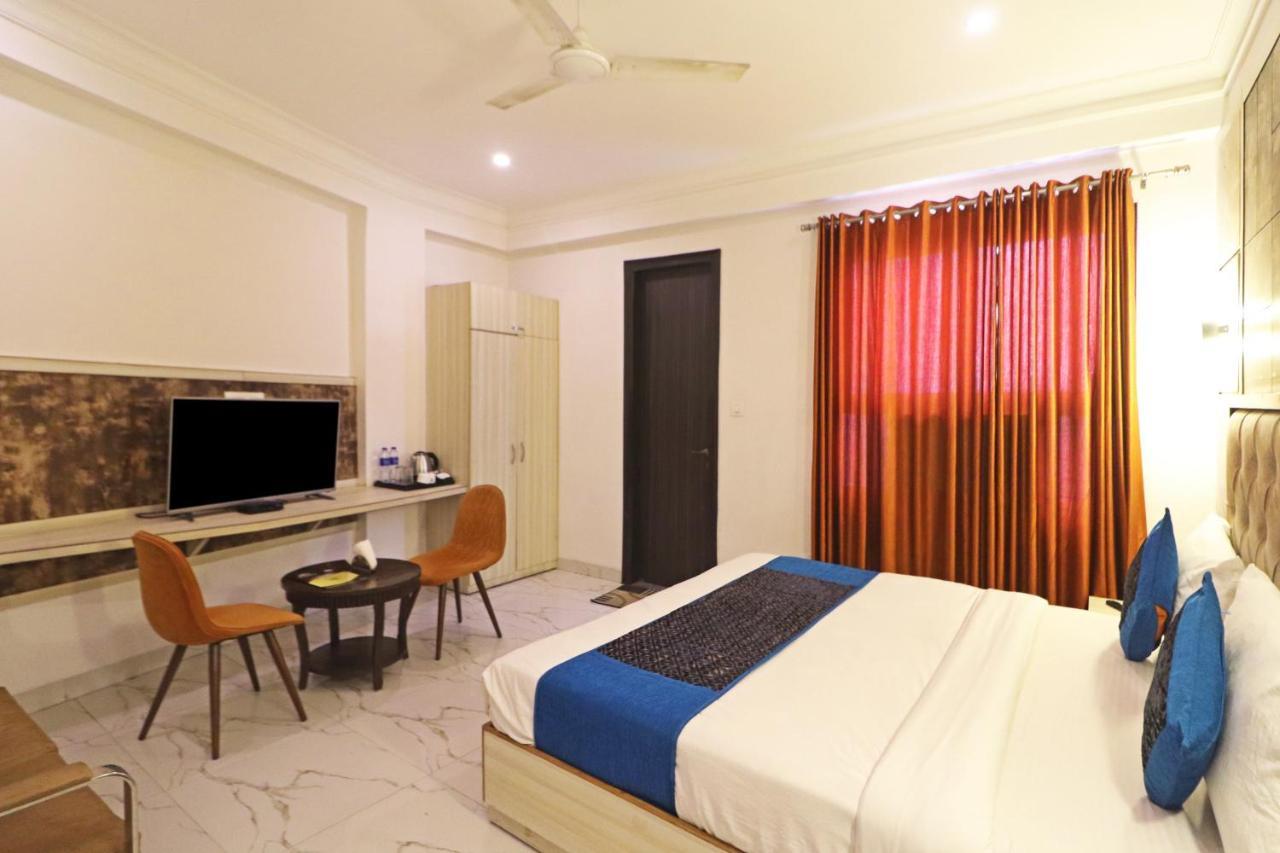 Almora Near Delhi Airport Hotel Nova Deli