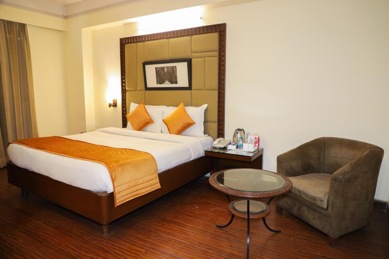 Hotel Scoovey The Bmk & Banquets Local Id Accepted
