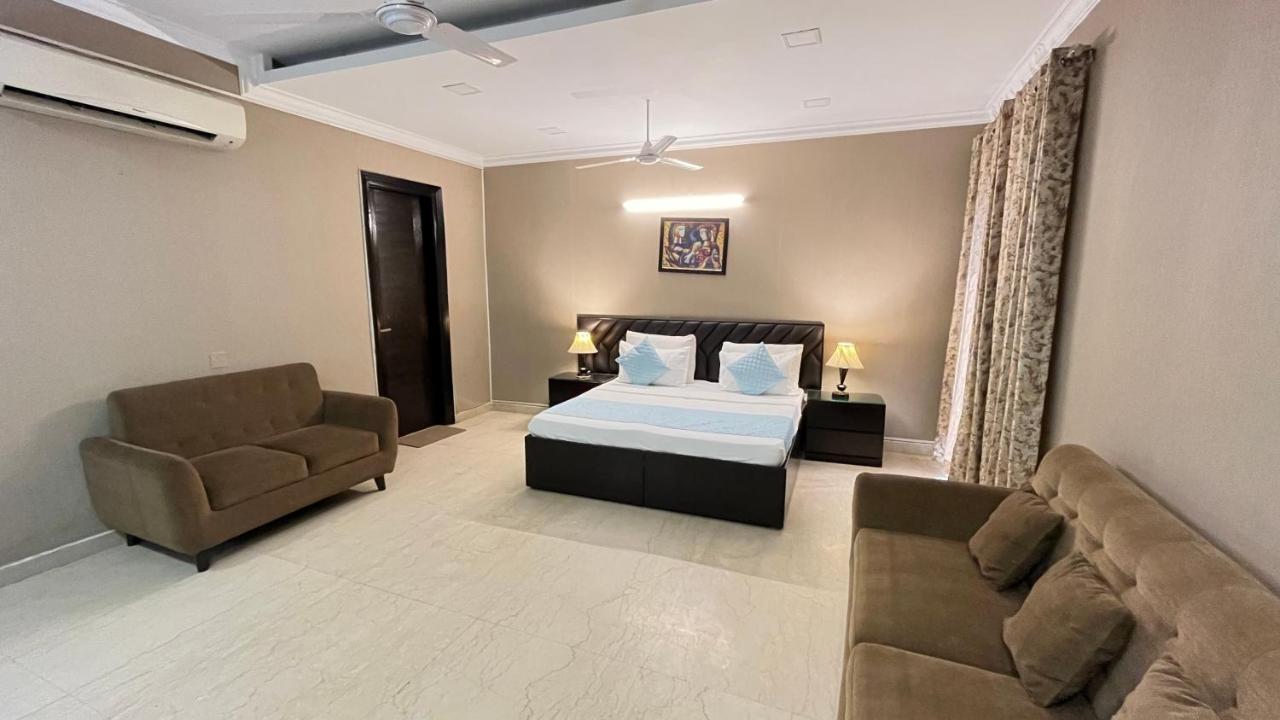 Hotel The Host Residency - Near Embassy Area,