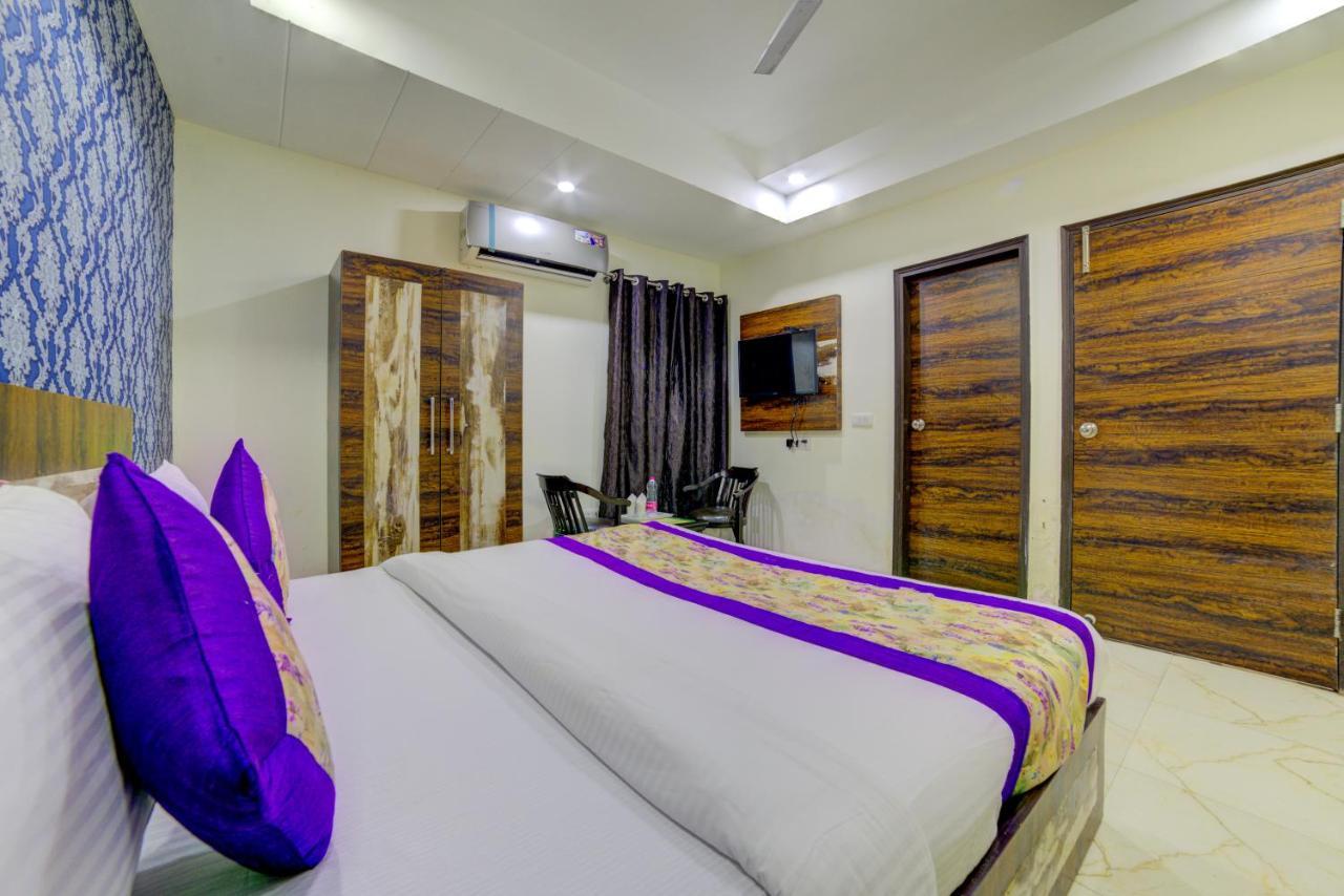Grand Suites Delhi Airport Hotel 4*