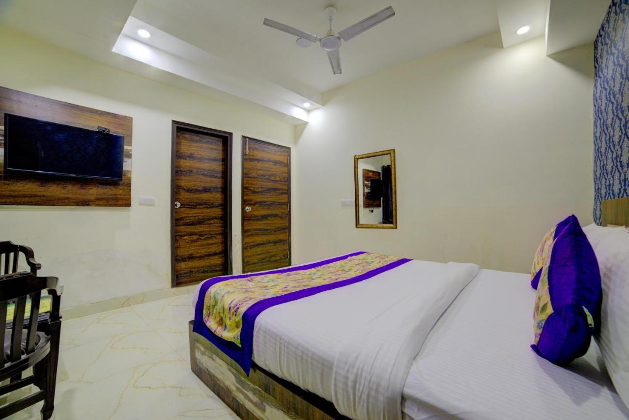 Grand Suites Delhi Airport Hotel 4*