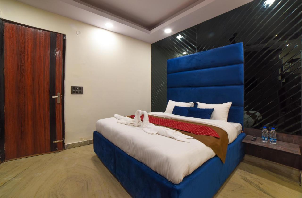 Hotel The Twenties Kamla Nagar