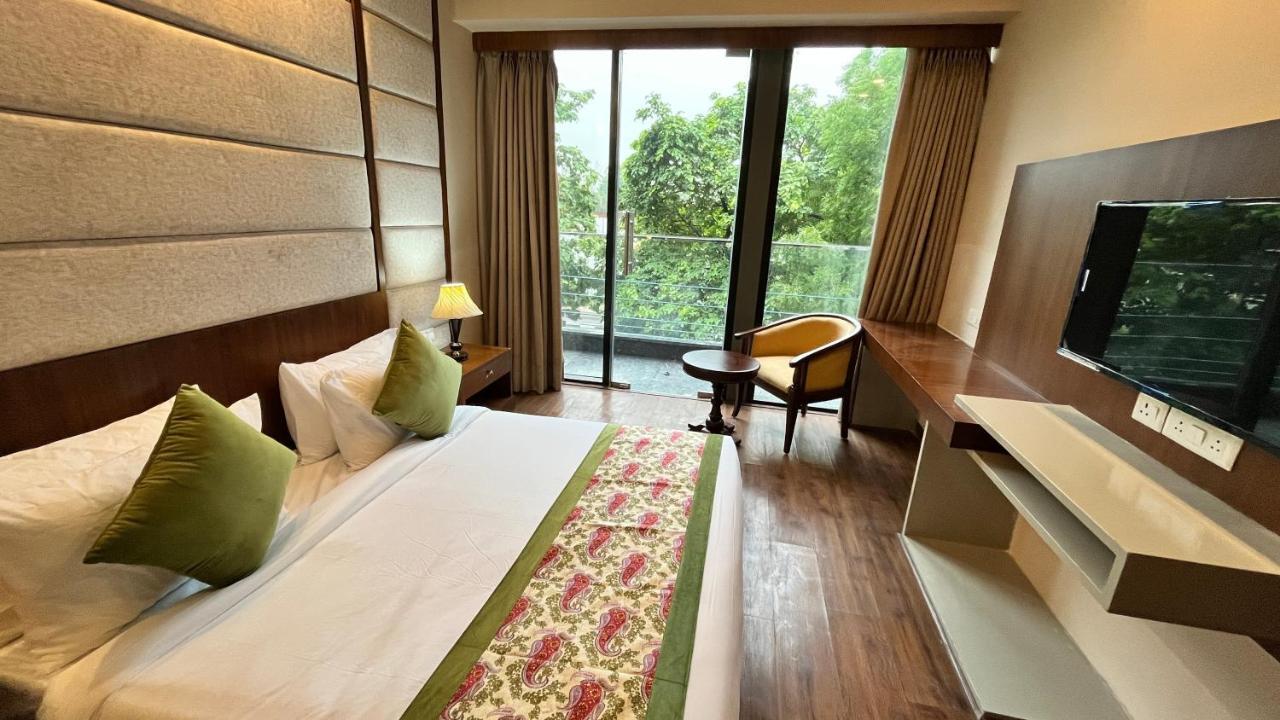 New Haven Greater Kailash Delhi Local Ids Accepted Hotel 4*