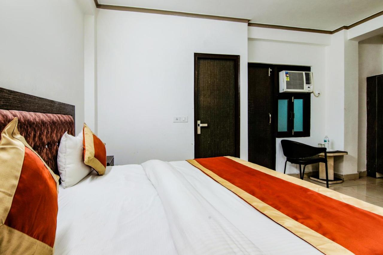 Hotel The Ocean Near Igi Airport 3*