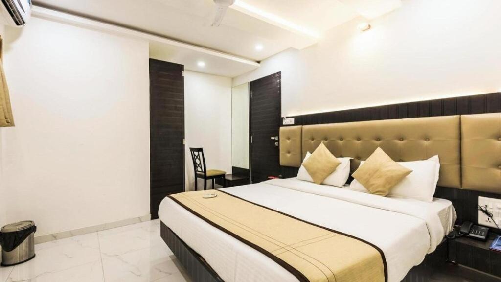 Hotel Ivy Plaza Near Igi Airport Hotel