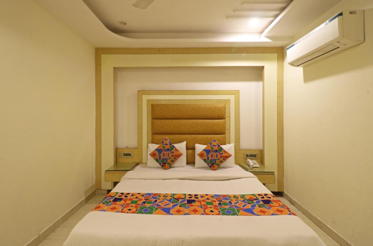 The Mohit - Railway Station - Paharganj Hotel New Delhi
