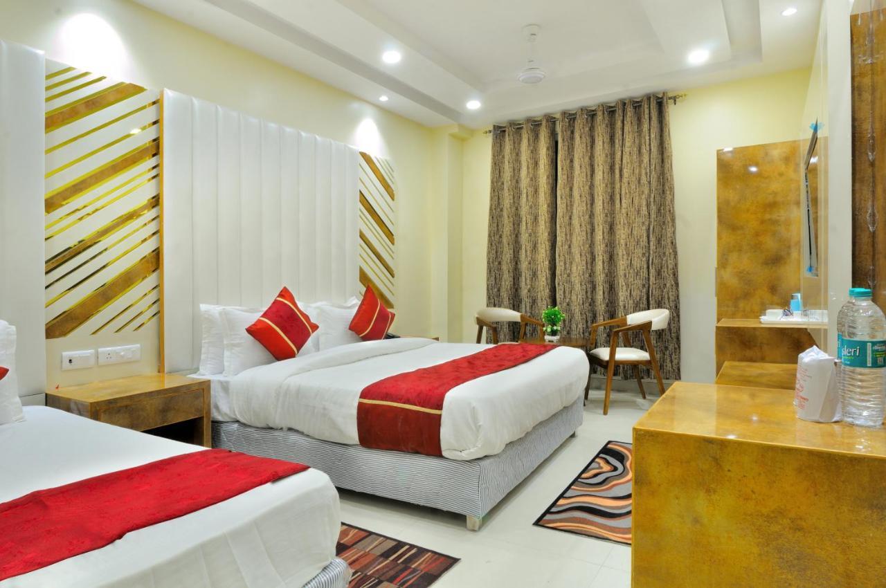 Hotel Worth Newly Bulit - New Delhi