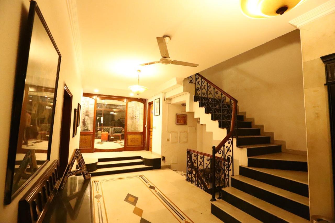 Ambica Palace Aiims - Couple Friendly Local Id Accepted