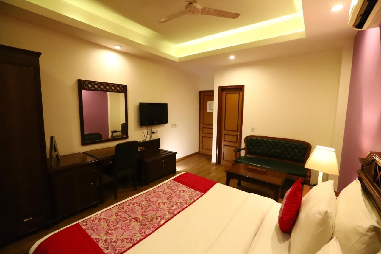 Ambica Palace Aiims - Couple Friendly Local Id Accepted 3*