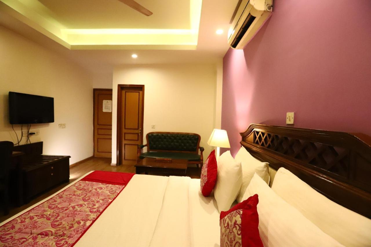 Ambica Palace Aiims - Couple Friendly Local Id Accepted