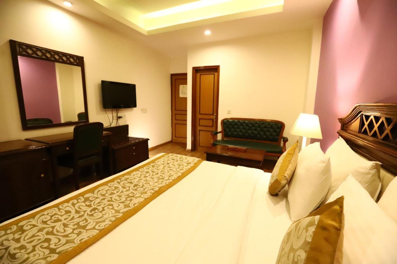 Ambica Palace Aiims - Couple Friendly Local Id Accepted