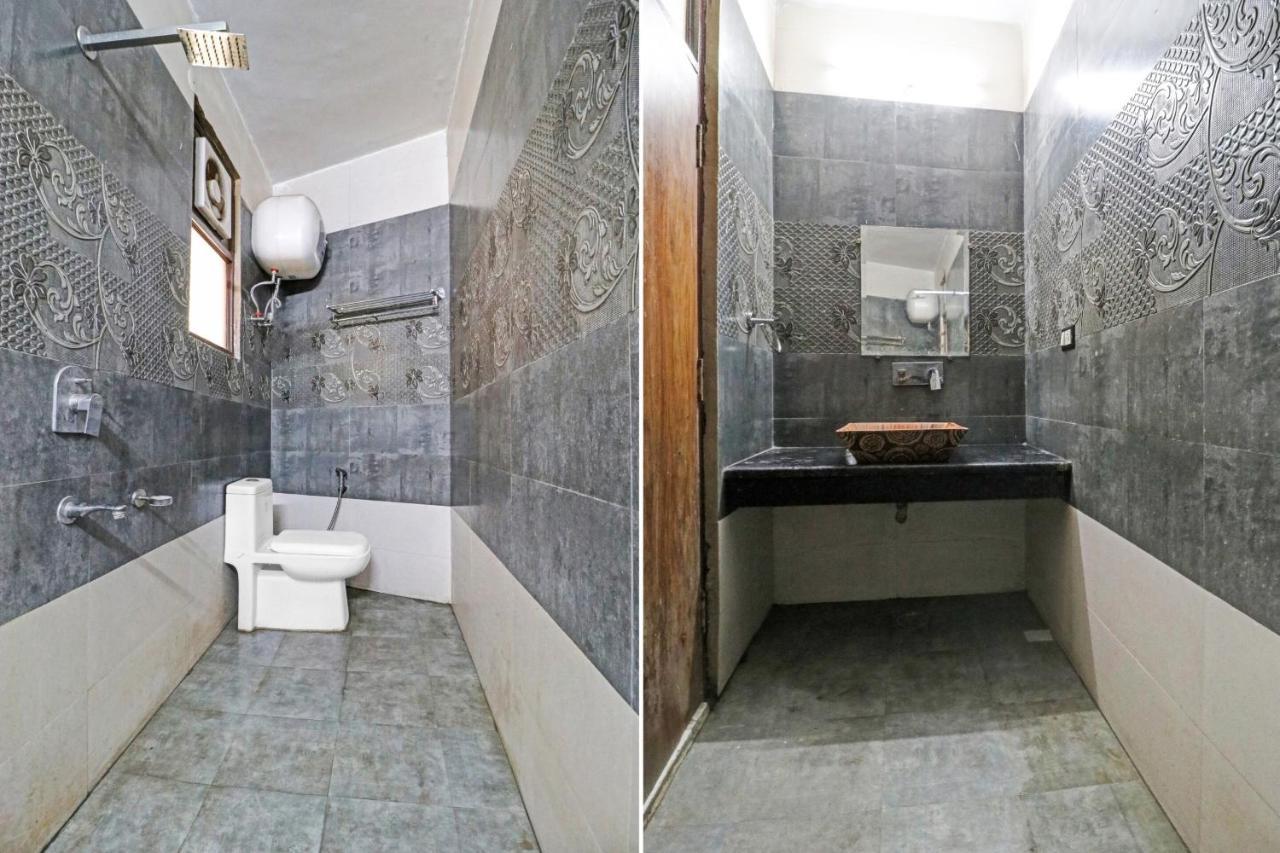 Hotel Capital O 86700 Green Valley New Delhi