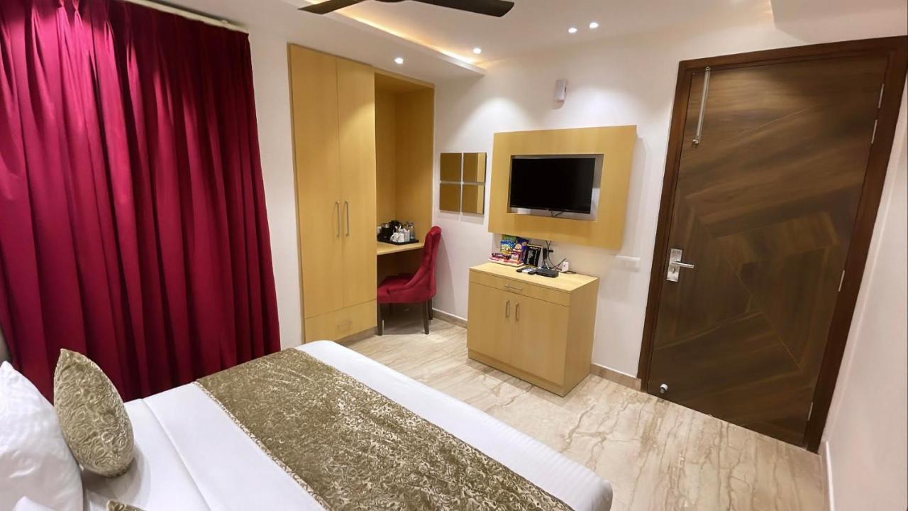 Hotel Malbork Rajouri Garden Delhi - Couple Friendly Local Ids Accepted
