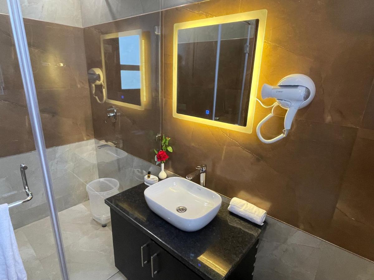 Malbork Rajouri Garden Delhi - Couple Friendly Local Ids Accepted Hotel 3*