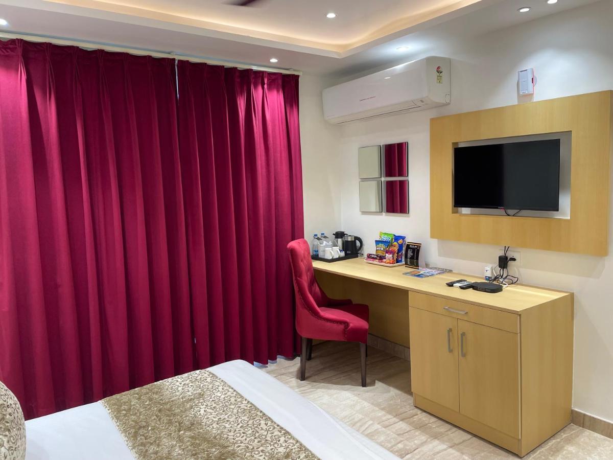 Malbork Rajouri Garden Delhi - Couple Friendly Local Ids Accepted Hotel