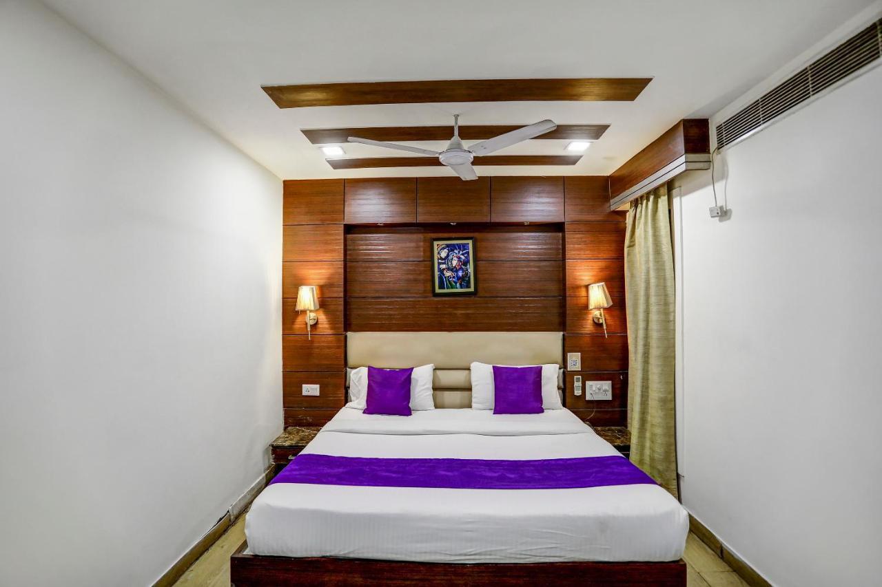 Hotel Staybook - South Delhi 4*