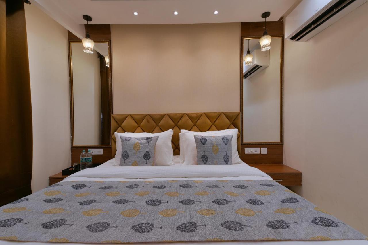 Leo Saffron - Corporate Pitampura 3*