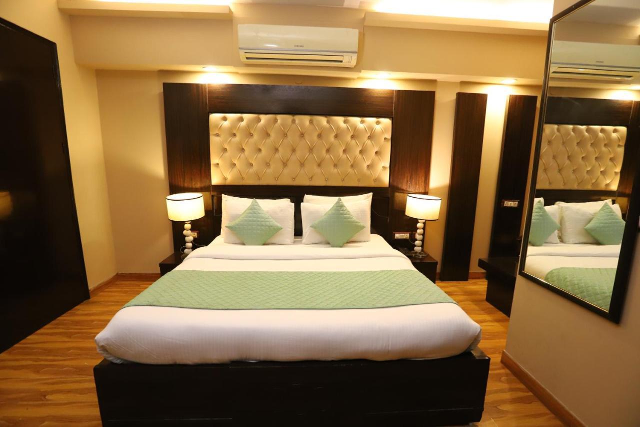 Palm Grand Naraina - Couple Friendly Local Ids Accepted 4* New Delhi