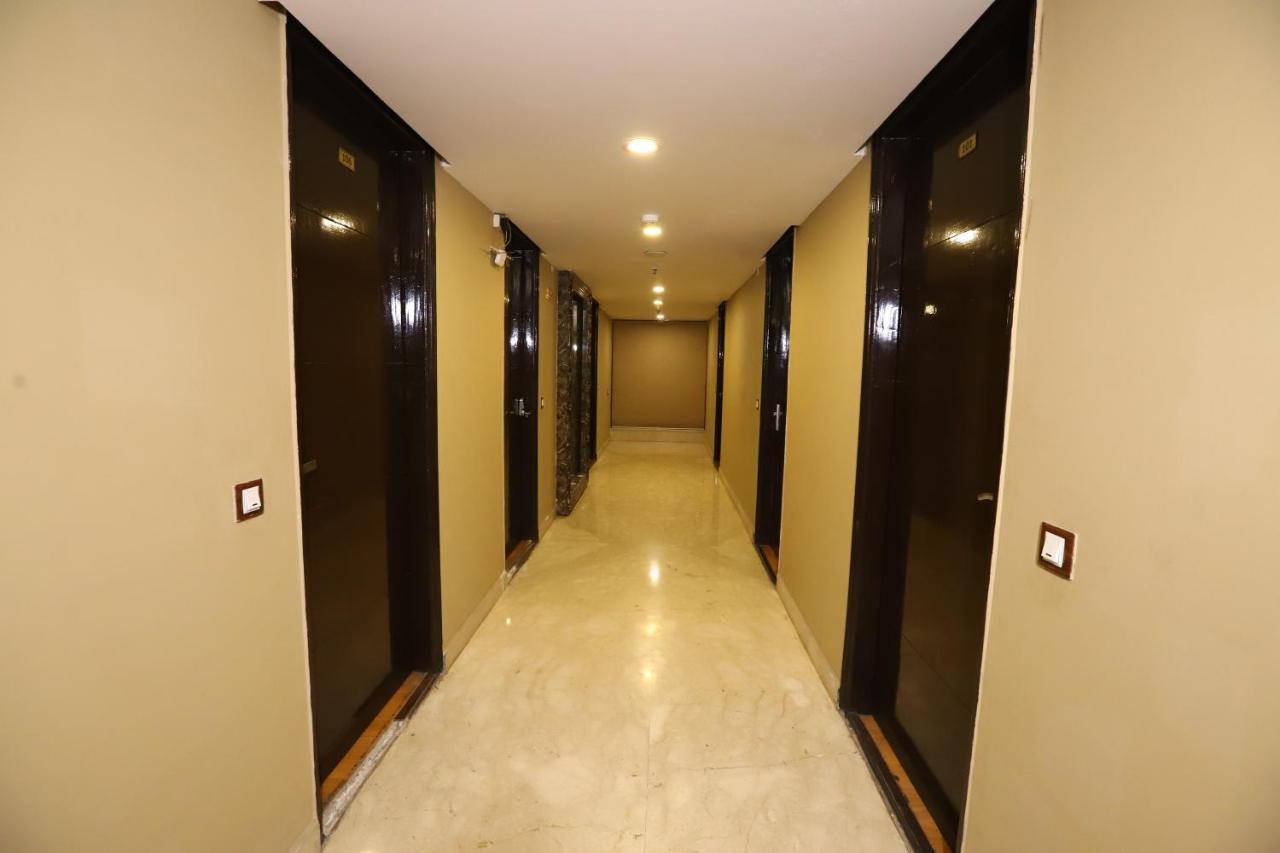 Palm Grand Naraina - Couple Friendly Local Ids Accepted Hotel
