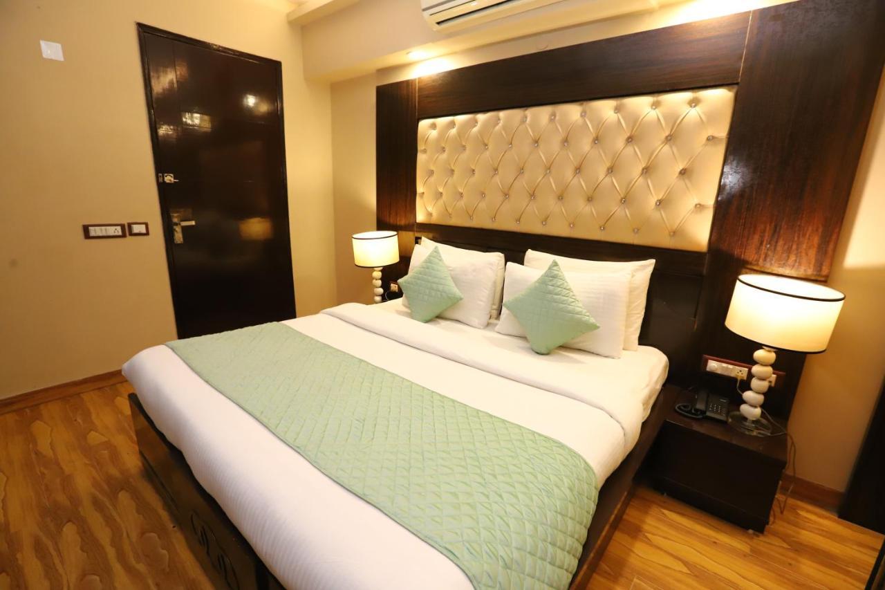 Palm Grand Naraina - Couple Friendly Local Ids Accepted Hotel New Delhi